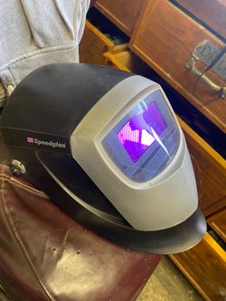 Welding helmet