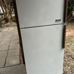 Frigidaire Refrigerator 