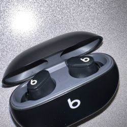 Beats Studio Wireless earbuds 