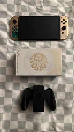 Nintendo Switch OLED (Legend of Zelda: Breath of the Wild edition)