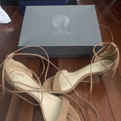 Vince Camuto 2.5” Size 8 1/2 Heels