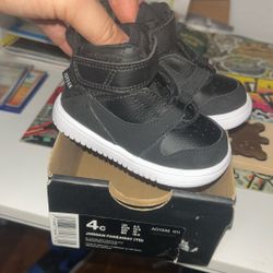 Baby - Jordan Shoes Size 4c