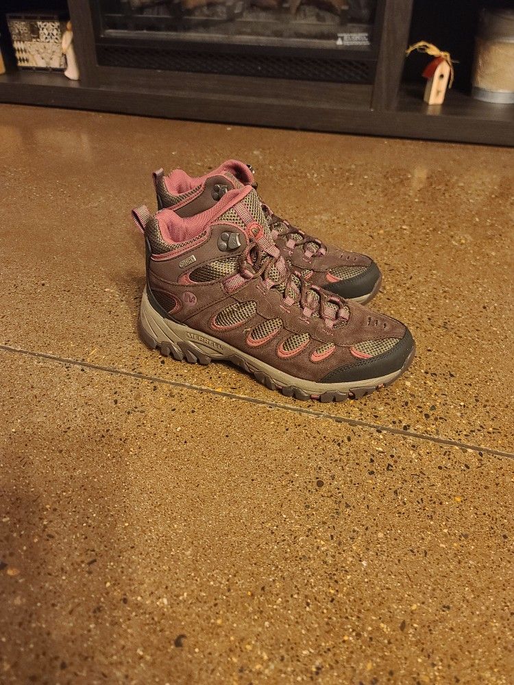 Merrill Women Hiking Boots, Size 8.5