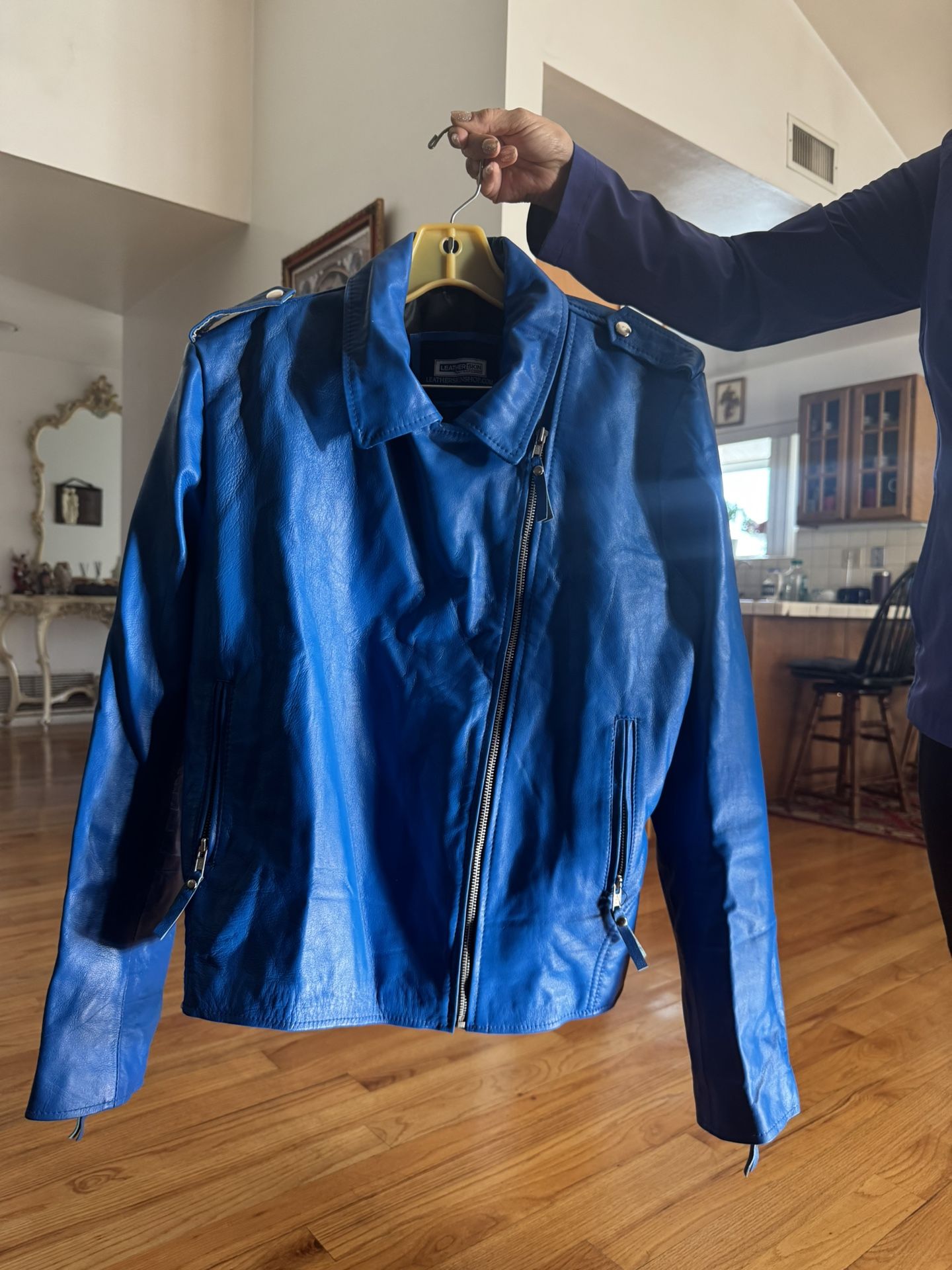 Men’s M-L Leather Jacket Brand New