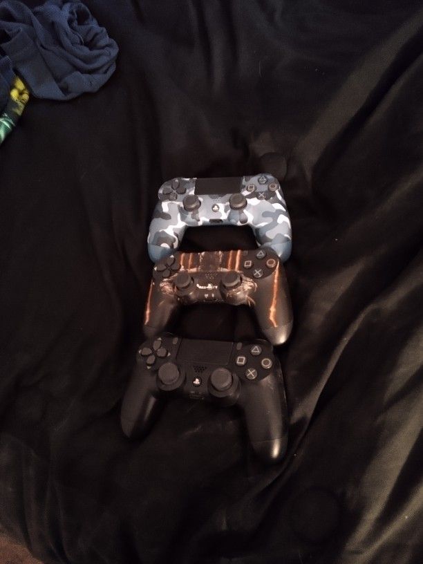 3 SONY PLAYSTATION WIRELESS CONTROLLE