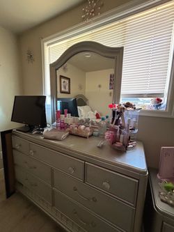 Dresser/Vanity