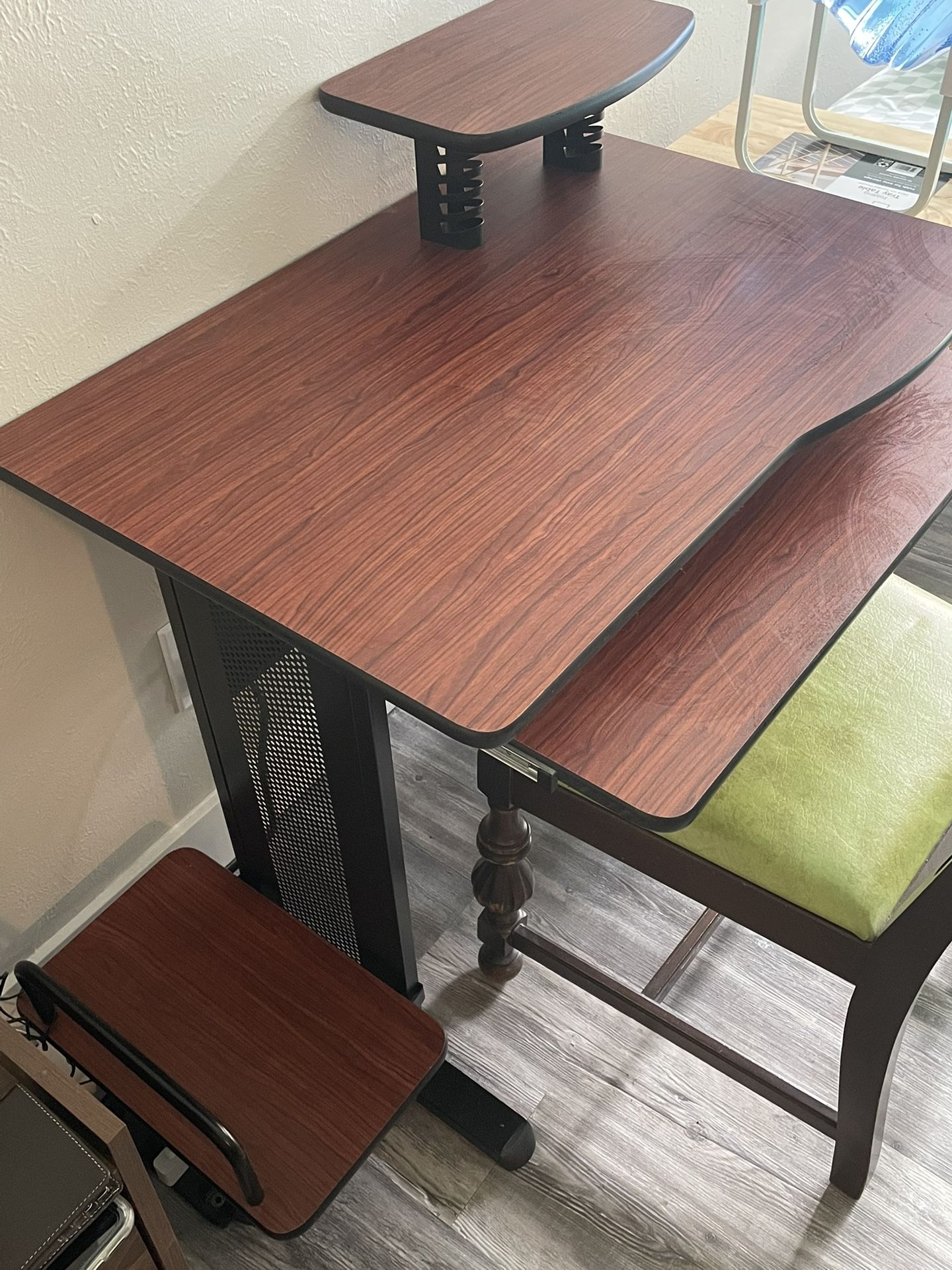 Desk With Chair