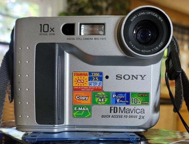 Sony FD Mavica MVC-FD75 Camera