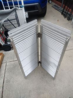 Aluminum trailer ramp