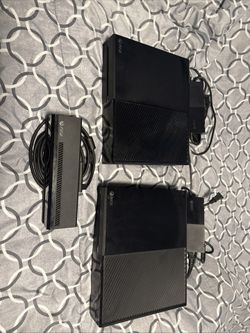 2 Microsoft Xbox One 500 GB Original Model with Cables And 1 Kinect Sensor Bar