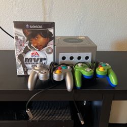 GameCube W/ 2 Controllers