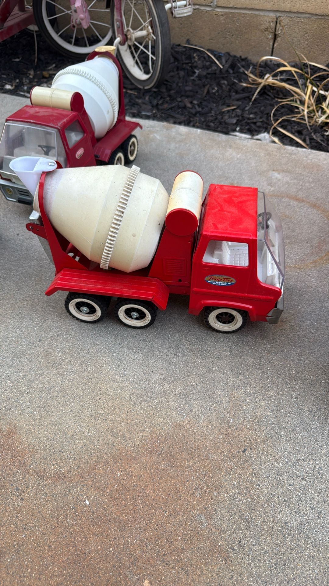Vintage Tonka Trucks Pressed Steel Gas Turbine Cement Mixer Truck Nice Original