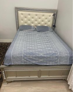 Queen Bedroom Set