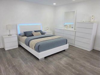 Brand New Bedroom Set with LED Lights / Juego de Cuarto con Luces LED Nuevo a Estenar … Fast Delivery 🚚 