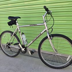 SPECIALIZED  HARDROCK MOUNTAIN BIKE 21 SPEEDS TIRE 26 SIZE L
