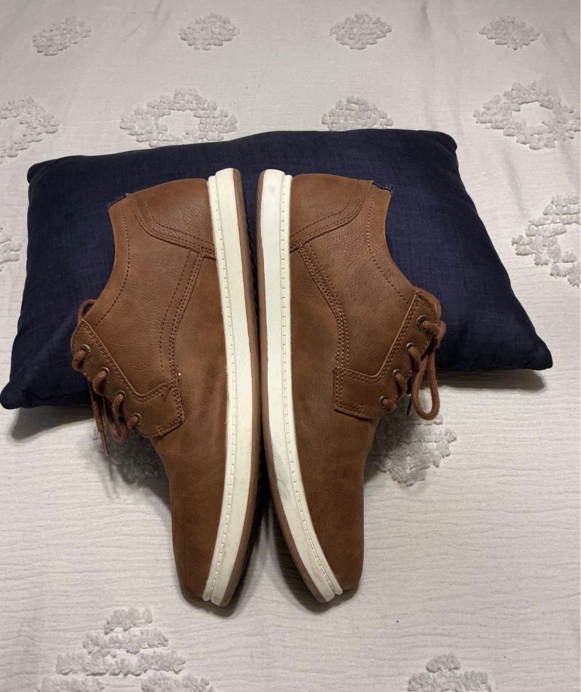 Men's casual levis shoes