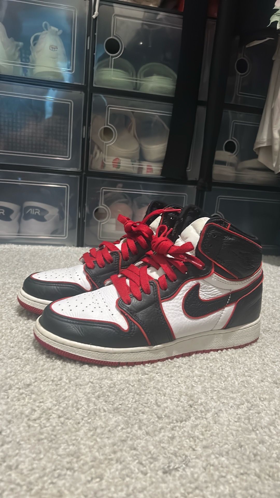 Air Jordan 1 retro bloodline