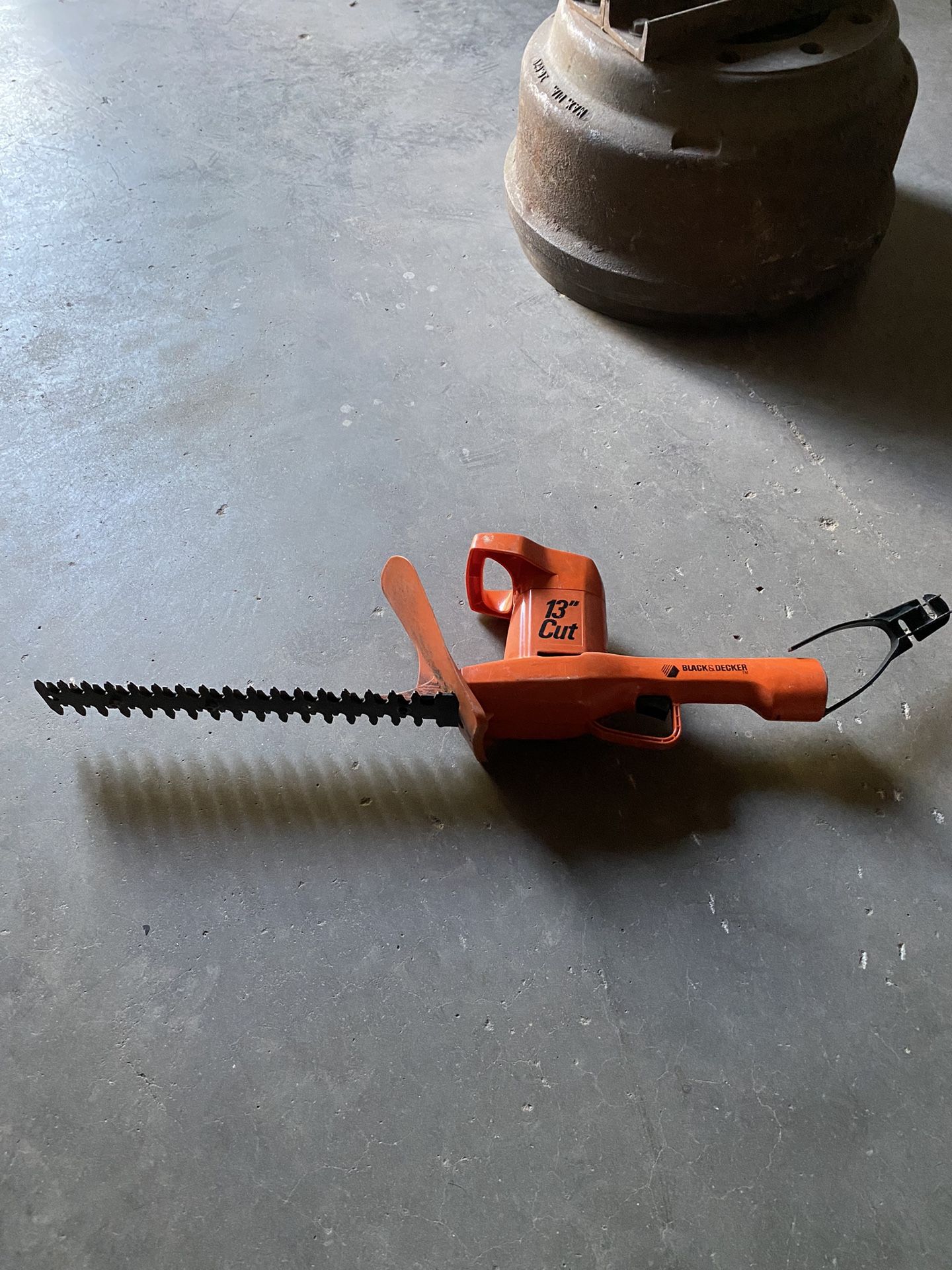 Black & Decker 13 Inch Bush Trimmer