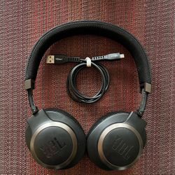 Price Just Dropped: JBL Live 650BTNC, Black - Wireless Over-Ear Bluetooth Headphones With a Case (Pick up🛒 In Bellevue) *Check out my Other Posts 💕