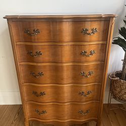 FRENCH PROVINCIAL***Antique Dresser / Chest Of Drawers 