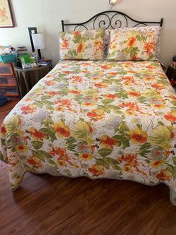 Like new Queen size bed