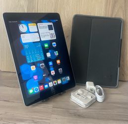 Apple IPad Air 2 (9.7” Retina / Touch ID ) 16 GB with case,& Accessories (Youtube / zoom / Roblox etc supported)