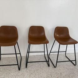 3 BAR STOOLS LIKE NEW 