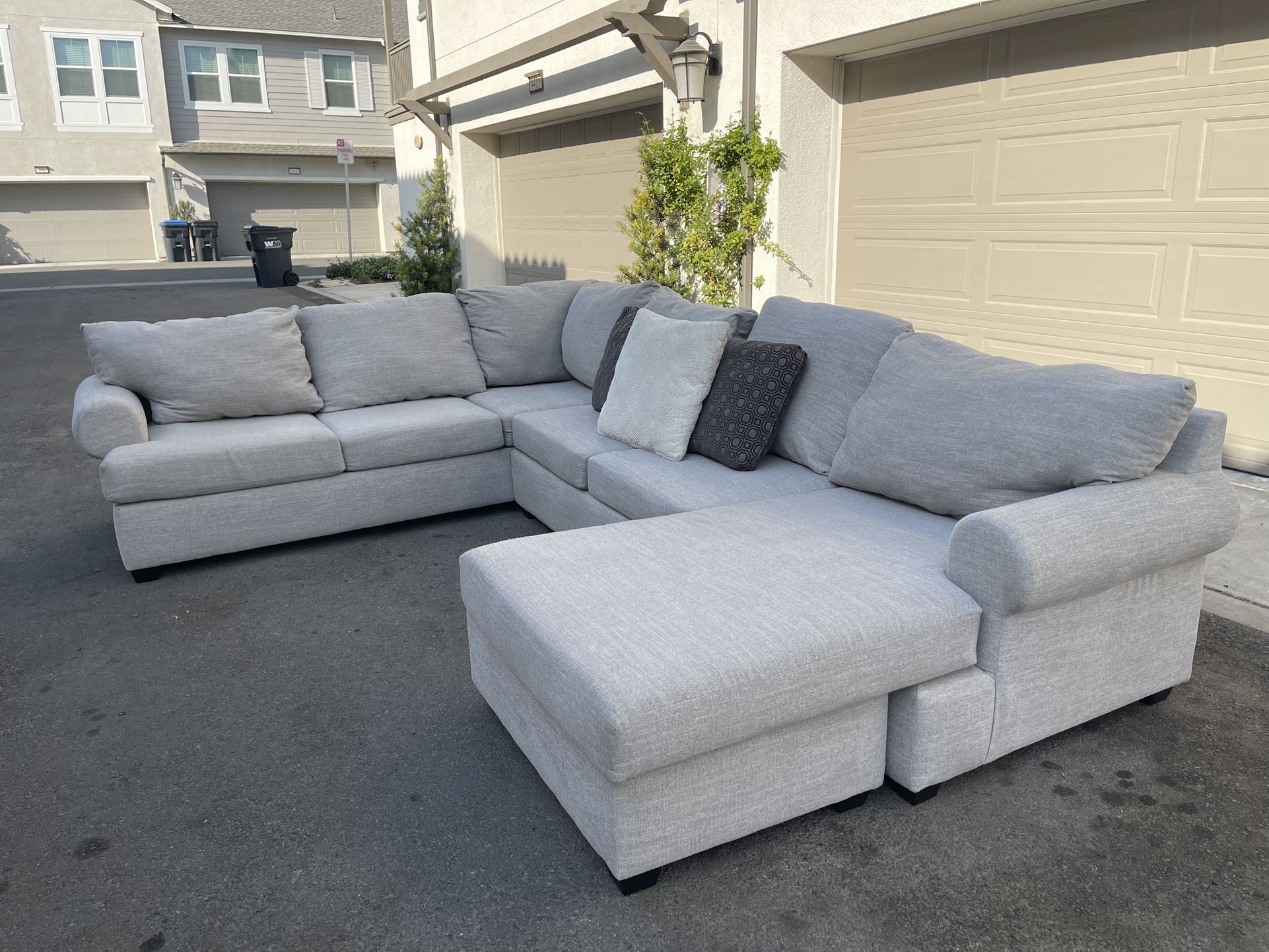 Huge 3 Piece Sectional Couch With Pull Out Bed From Living Spaces - FREE DELIVERY đźš›