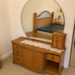 Vanity Dresser with Large Mirror – Good Condition