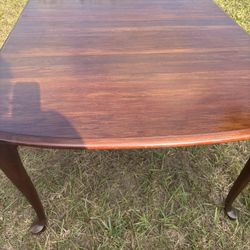 Pennsylvania House Mahogony  Table And 6 Newly Upholstered Chairs.  2 Leafs To Expand 30 More Inches 