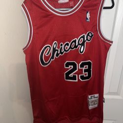 Chicago Bulls Michael Jordan red jersey size L