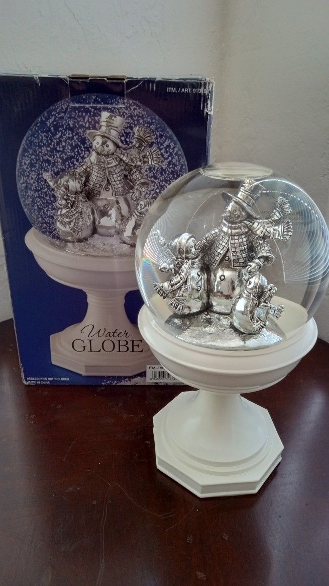 Vintage New Snowman Snow Water Globe 