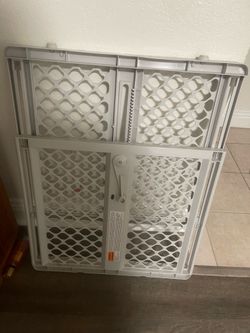 Pet/ baby gate