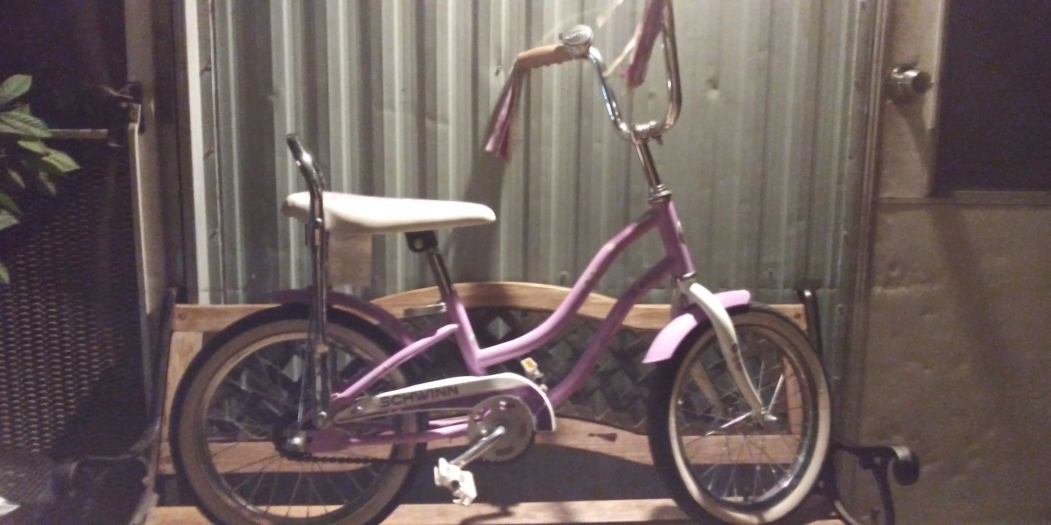 Lil Girls Schwinn Bike