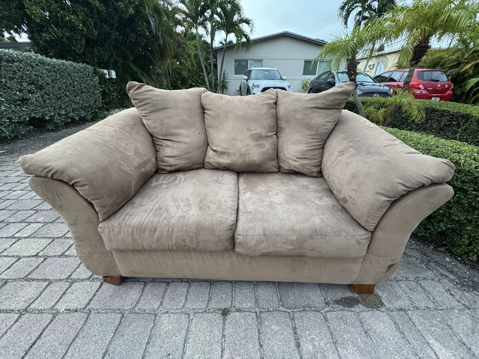 COUCH 