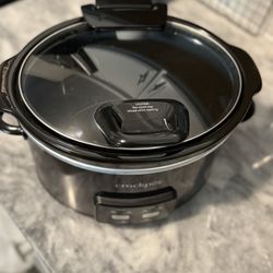 Crock-Pot 4.5-Quart Lift & Serve Hinged Lid Slow Cooker, Black