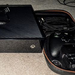 Xbox One 1TB Console []&[] Fusion Pro Wired Controller for Xbox One x|s ( extra parts & case )