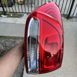 2016-2020 Kia Sorento LR Tail Light
