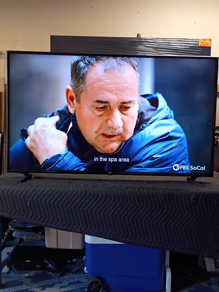 65 Inch LG 4k Smart Beautiful Tv Comes With Remote Control Shows Great Quality Clear Picture Works Perfect Guaranteed 