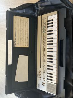Vintage Yamaha PortaSound PC-100 Keyboard w/ Original Hard Case – Works Great