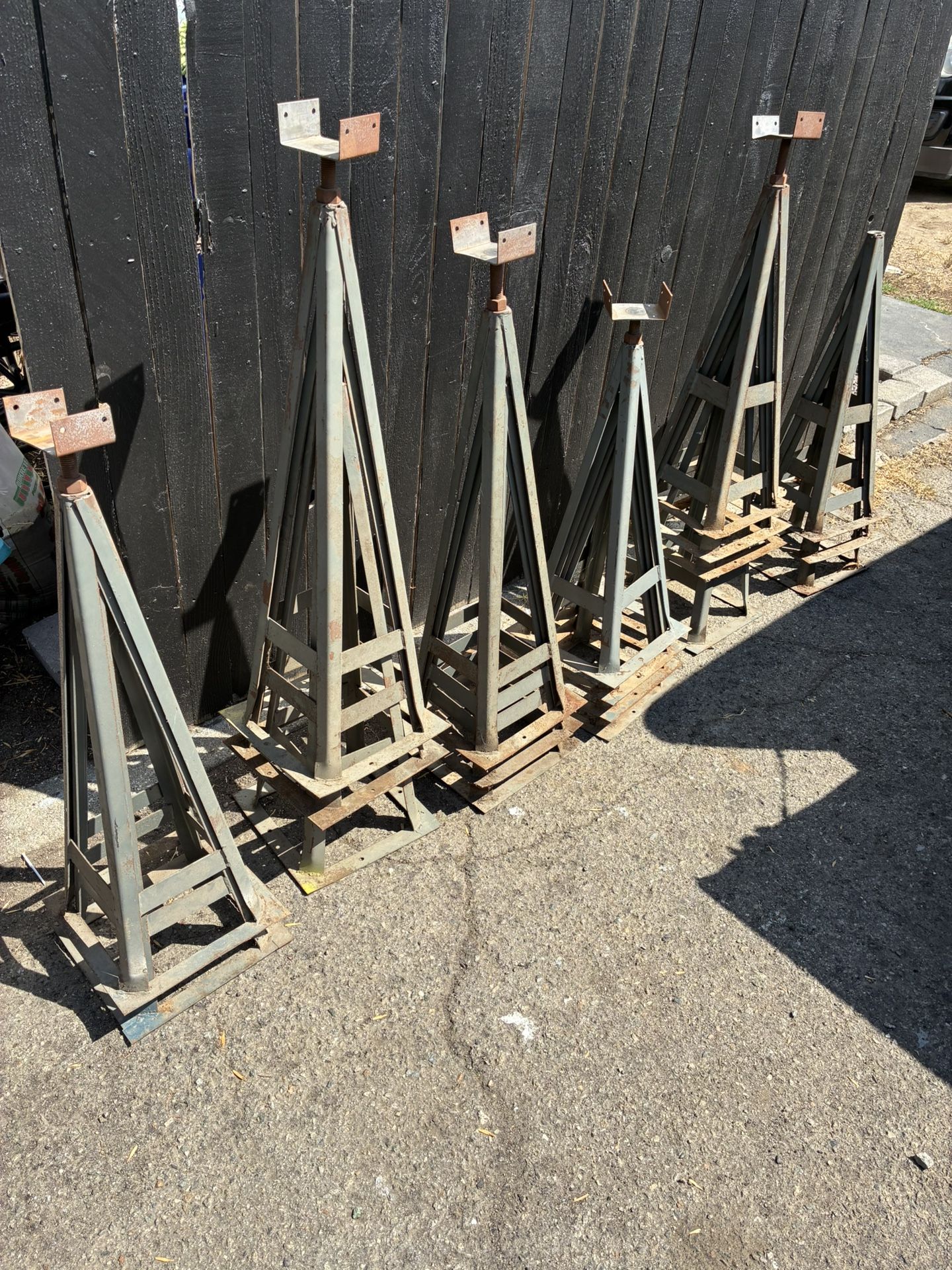 20 Metal Stands