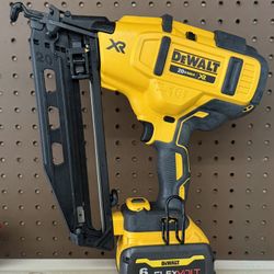DeWalt DCN660 20V 16GA 2-1/2" Angled Finish Nailer w/6Ah Battery