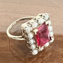 Victorian 10 k Gold Ring. Synthetic ruby Surrounded by (14) 3mm pearls. 4.6 grms