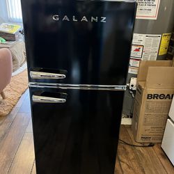 Galanz 4.0 cu ft Retro Two Door Refrigerator, Black 