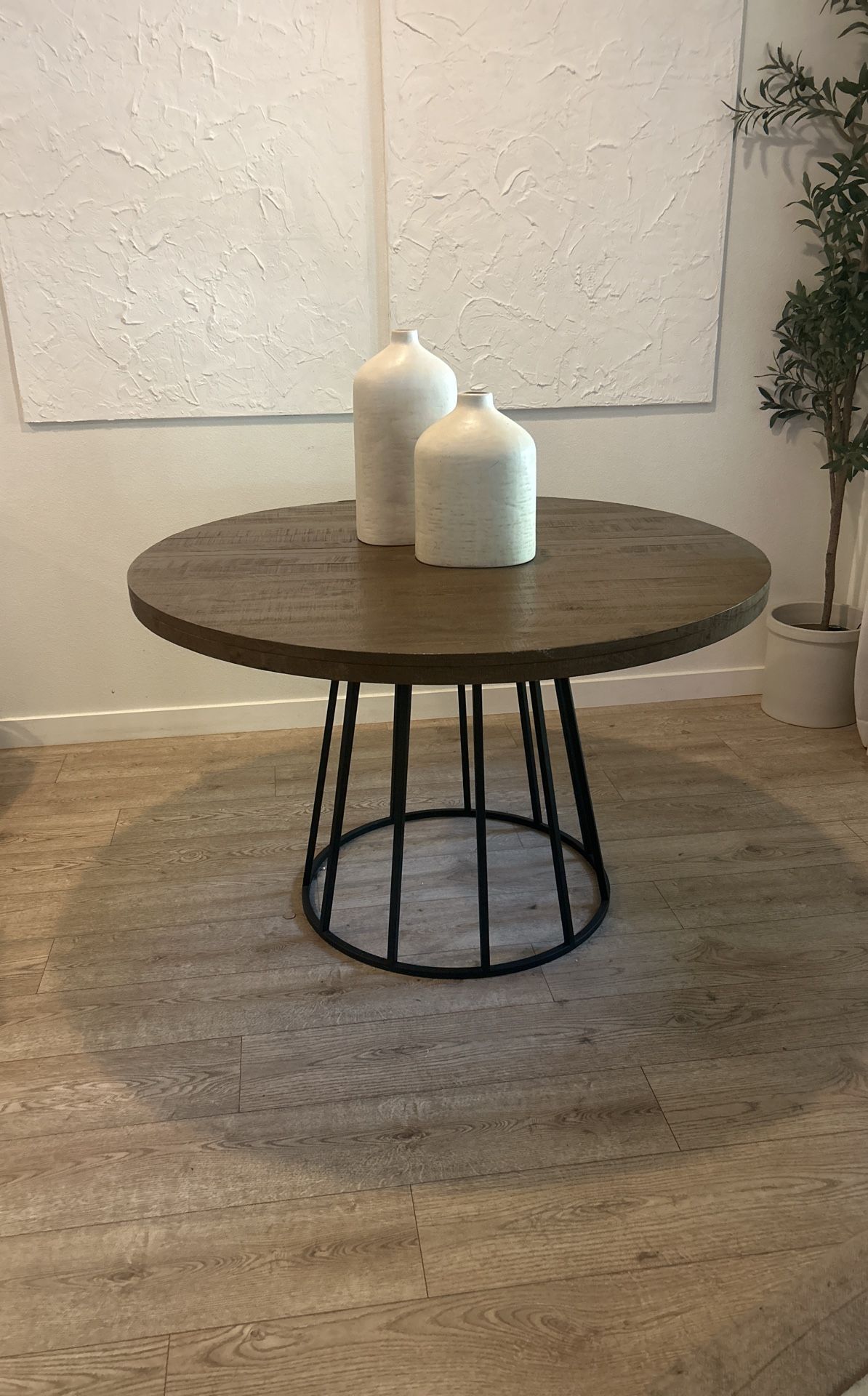 Solid Wood Round Dinning Table