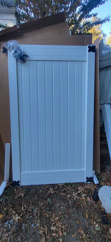 Wexford 3.5ft X 6ft Vinyl Privacy Fence Gate