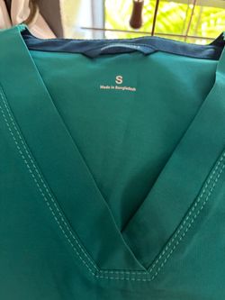 Carhartt scrub top