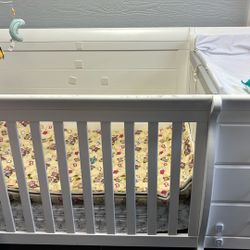 DaVinci Kalani 4-in-1 Convertible Crib and Changer Combo in White