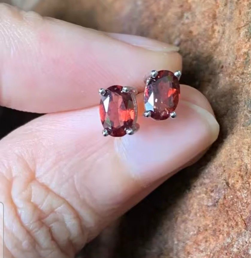 925 Sterling Silver Natural Garnet 2.00tcw Round Stud Earrings 