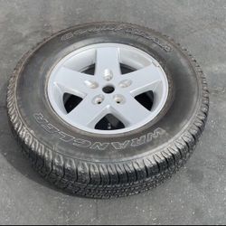 1 X 245/75r17 5x5 5x127 Jeep JK wrangler Stock Aluminum Wheels Rims Rim 100% Tire Treads!!!!